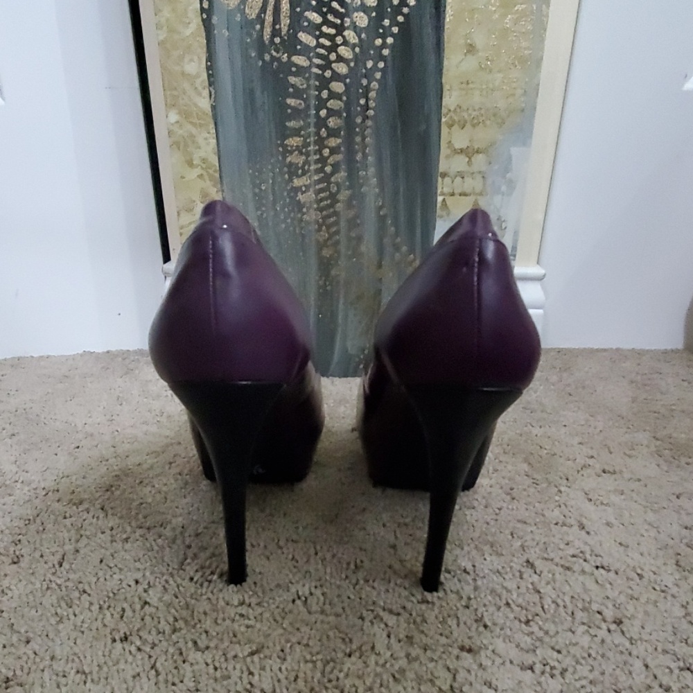 Shoes - Picture 2 of 4